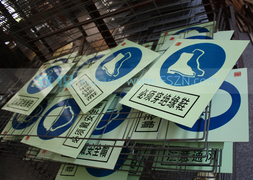 ӫ����봩��ԵЬ��־��